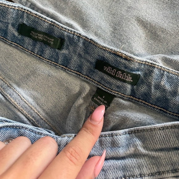 High rise light washed ripped jeans size 6 - Picture 3 of 4